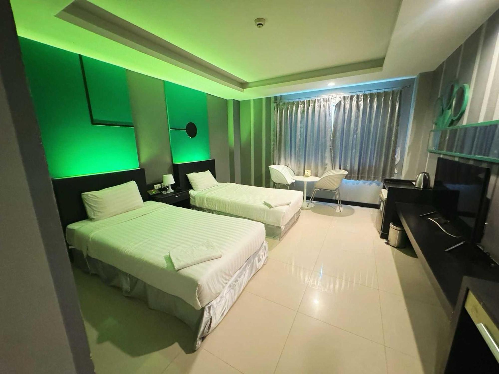 Capital O 75514 Vasidtee City Hotel Suphan Buri Exterior photo