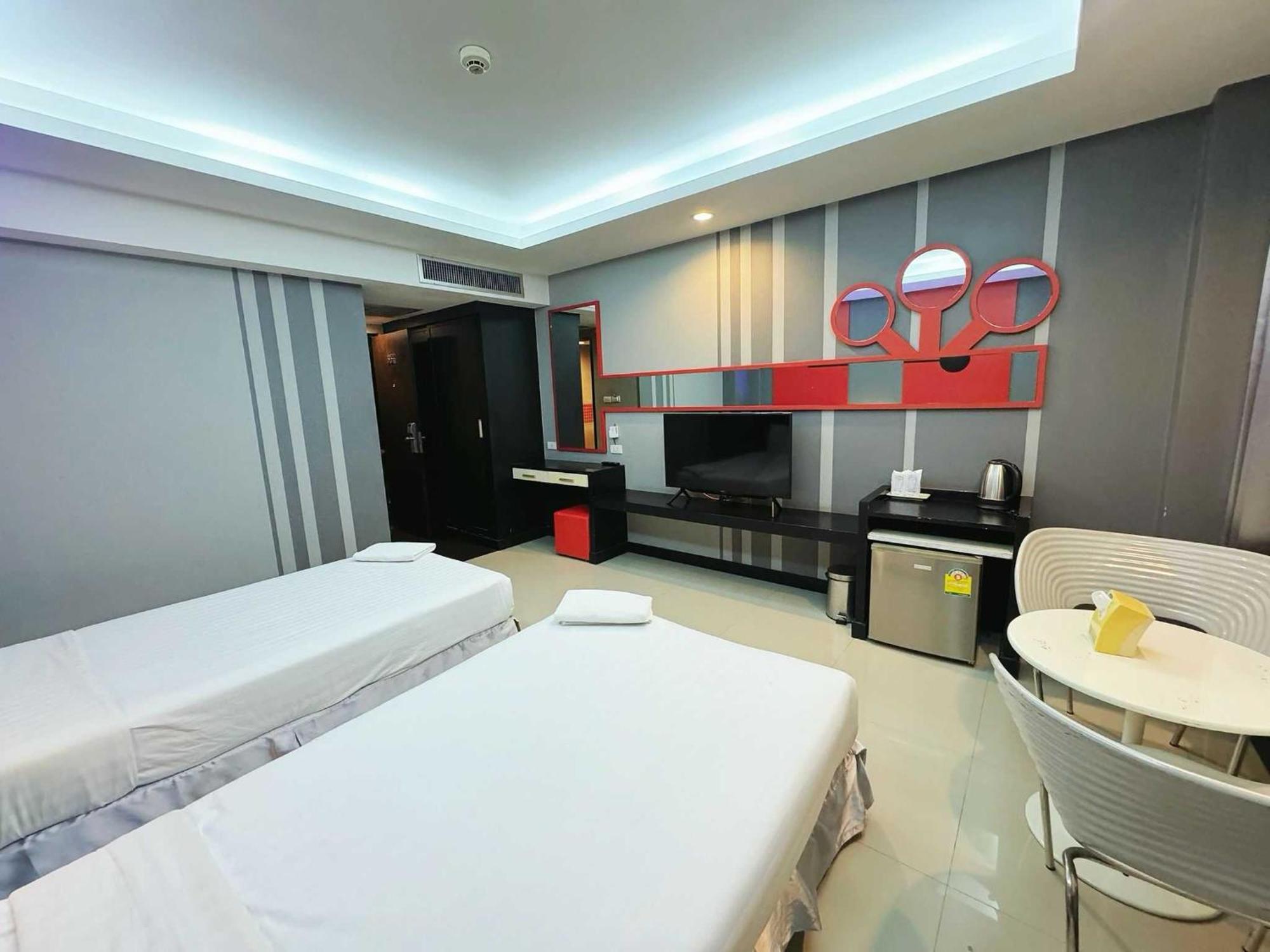 Capital O 75514 Vasidtee City Hotel Suphan Buri Exterior photo