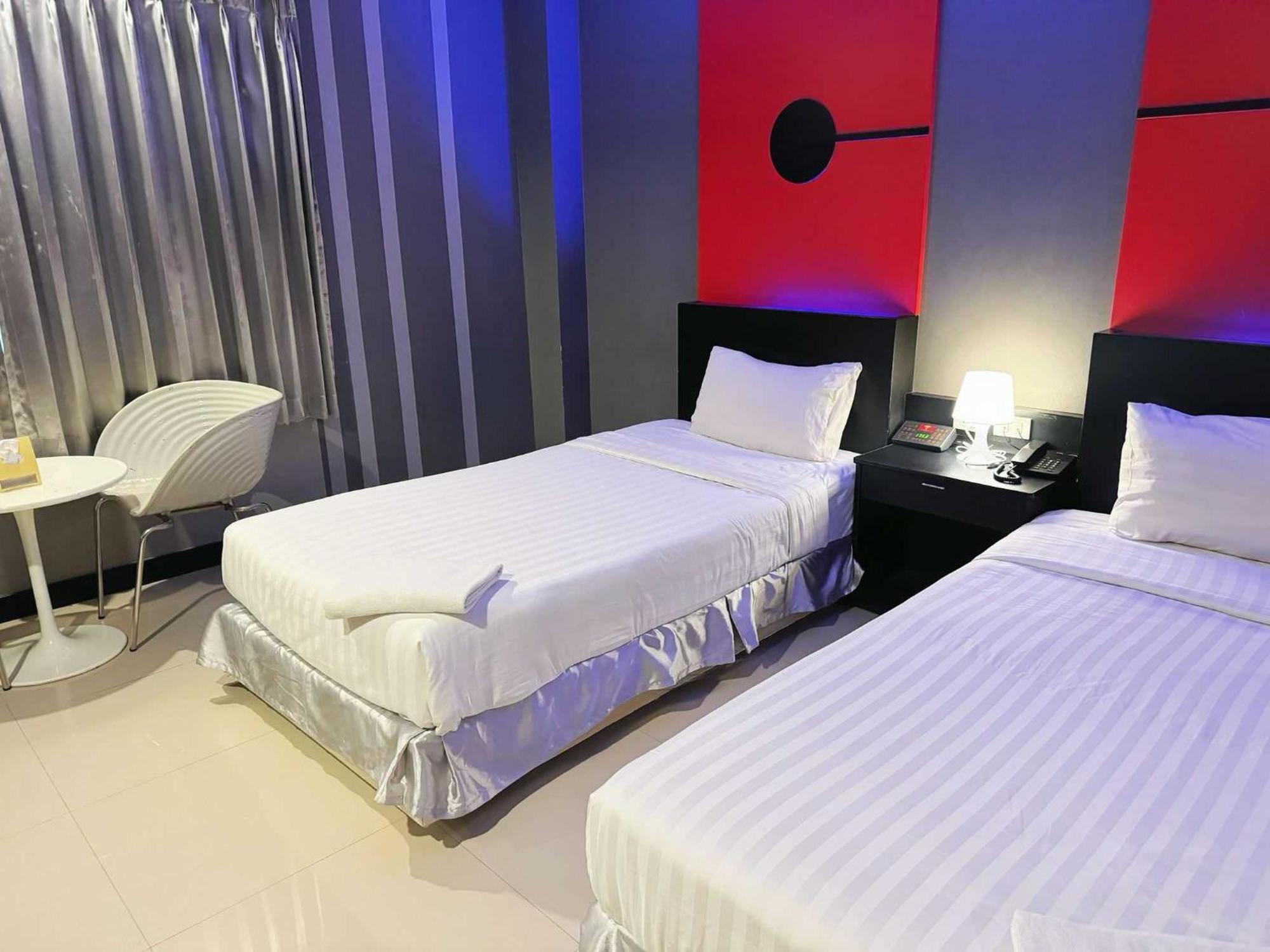 Capital O 75514 Vasidtee City Hotel Suphan Buri Exterior photo