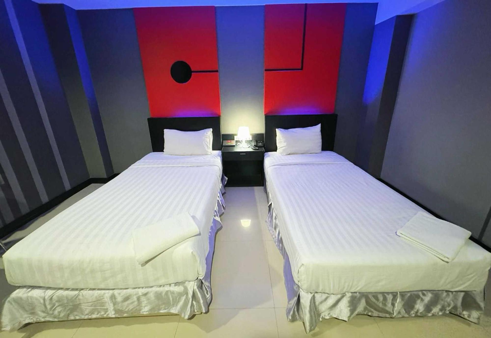 Capital O 75514 Vasidtee City Hotel Suphan Buri Exterior photo